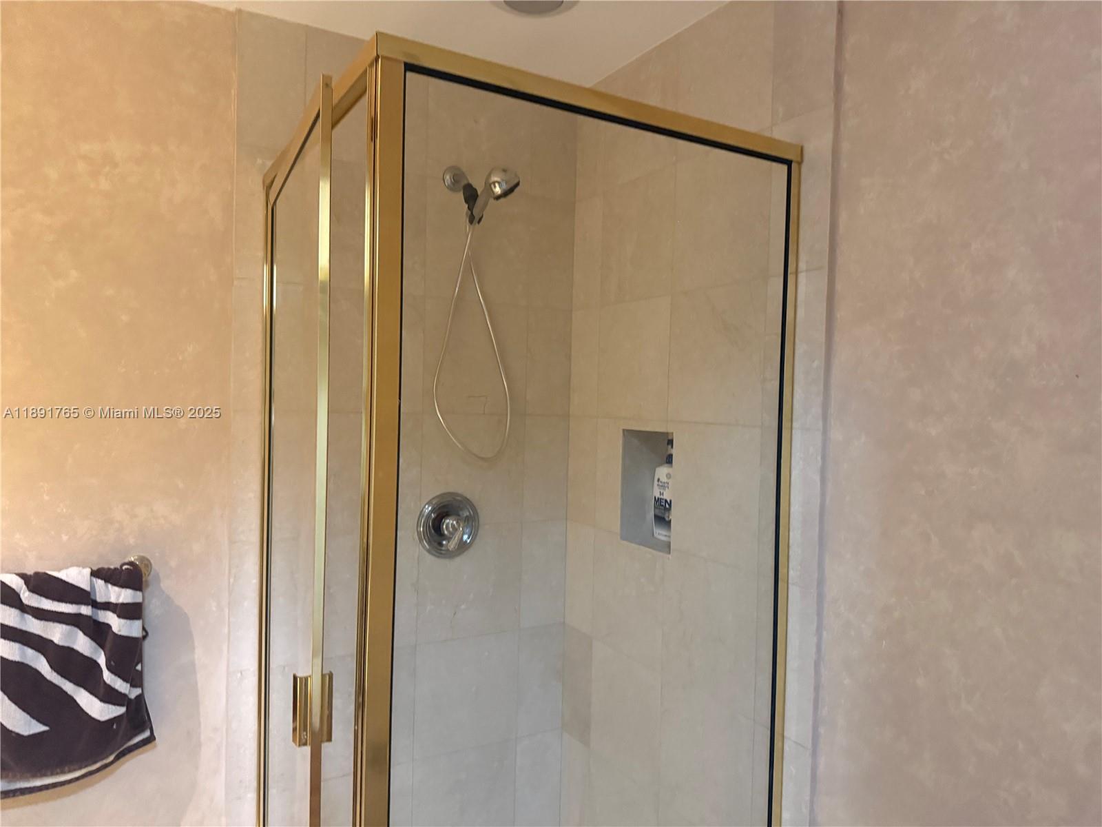 MAJESTIC TOWER - Residential Lease