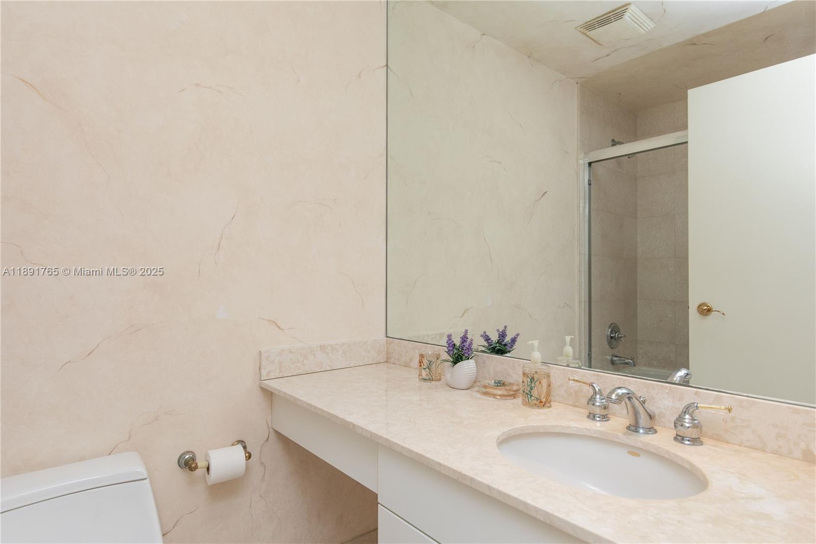 MAJESTIC TOWER - Residential Lease