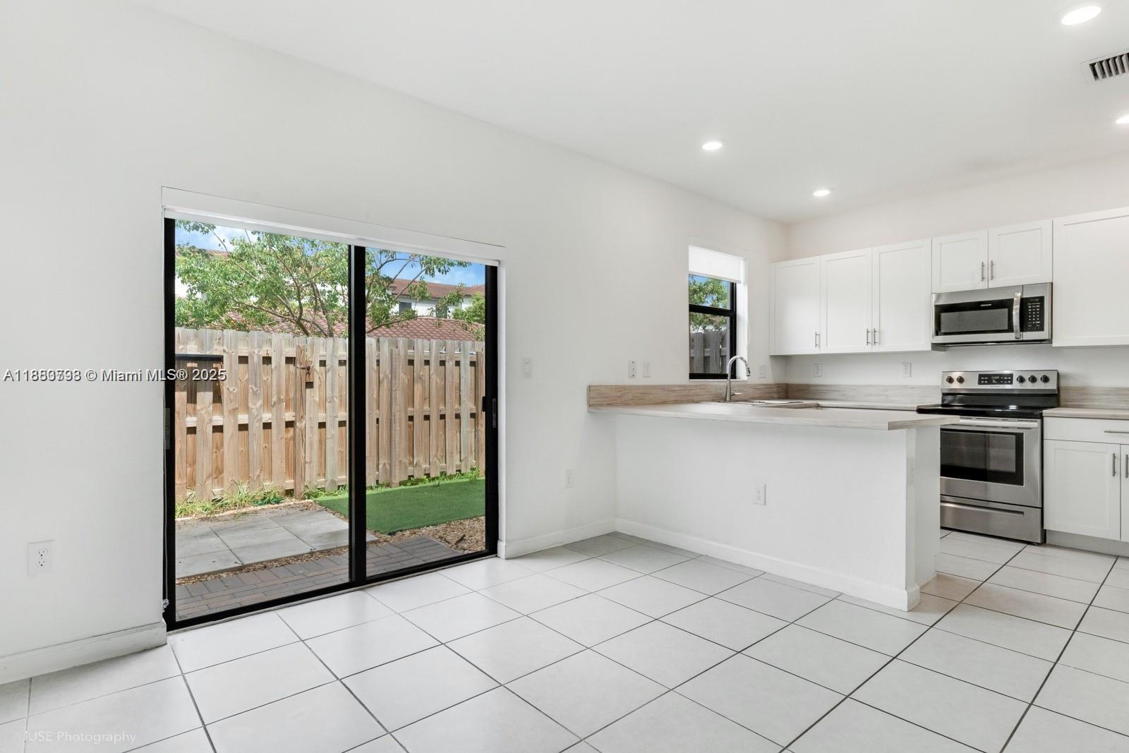 VIA VENTURA NEIGHBORHOOD - Residential Lease