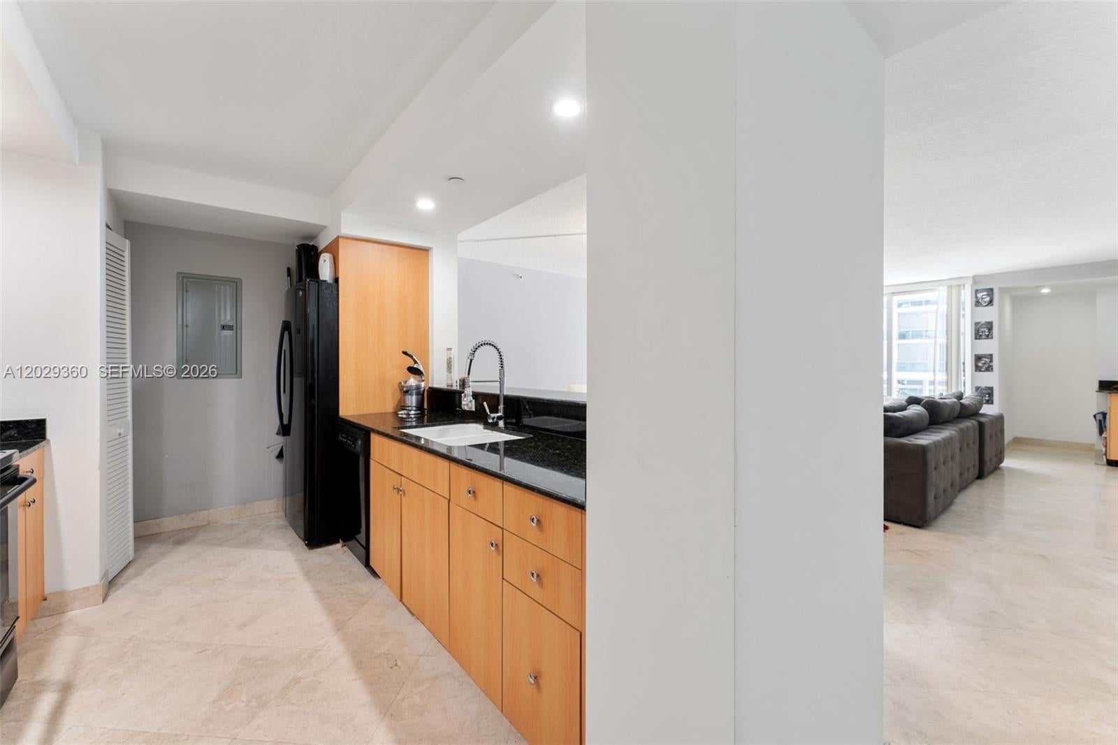 6917 Collins Ave 607