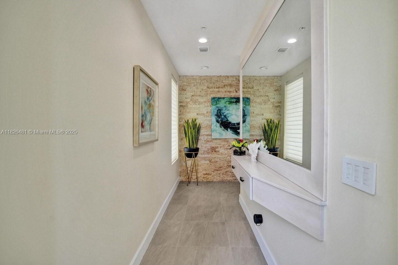 WHITE SANDS BEACH HOMES I - Residential