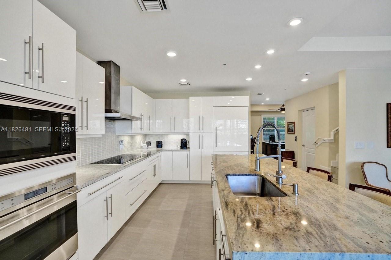 WHITE SANDS BEACH HOMES I - Residential