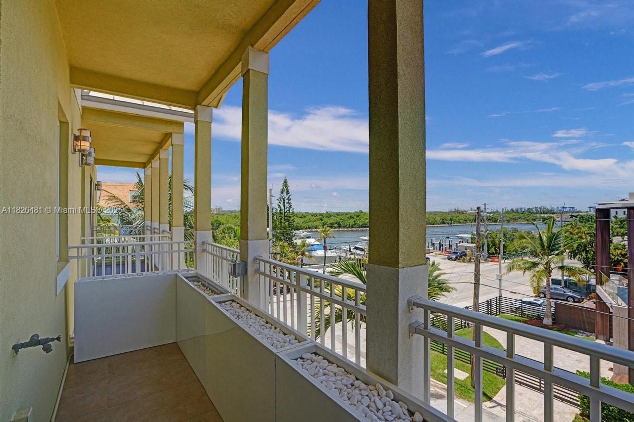 WHITE SANDS BEACH HOMES I - Residential