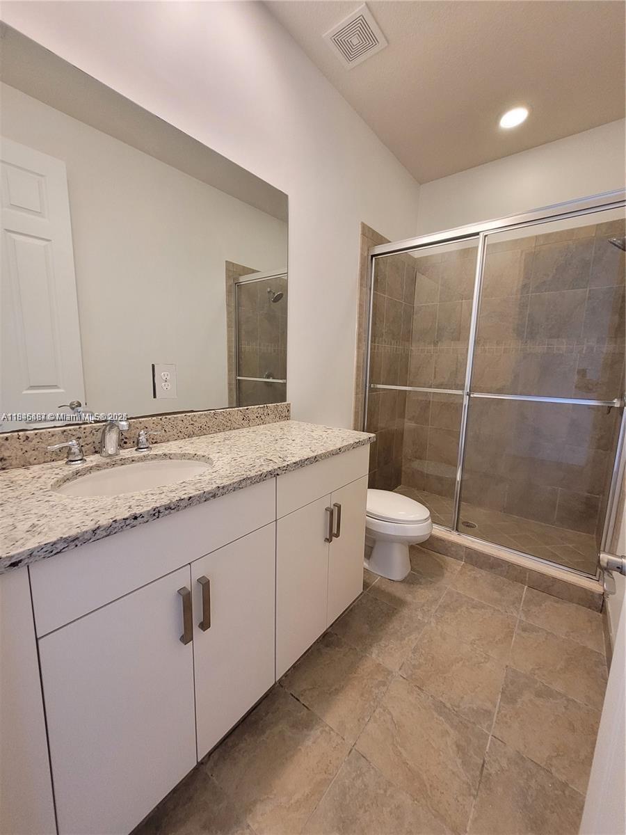 5150 HILLSBORO - Residential Lease