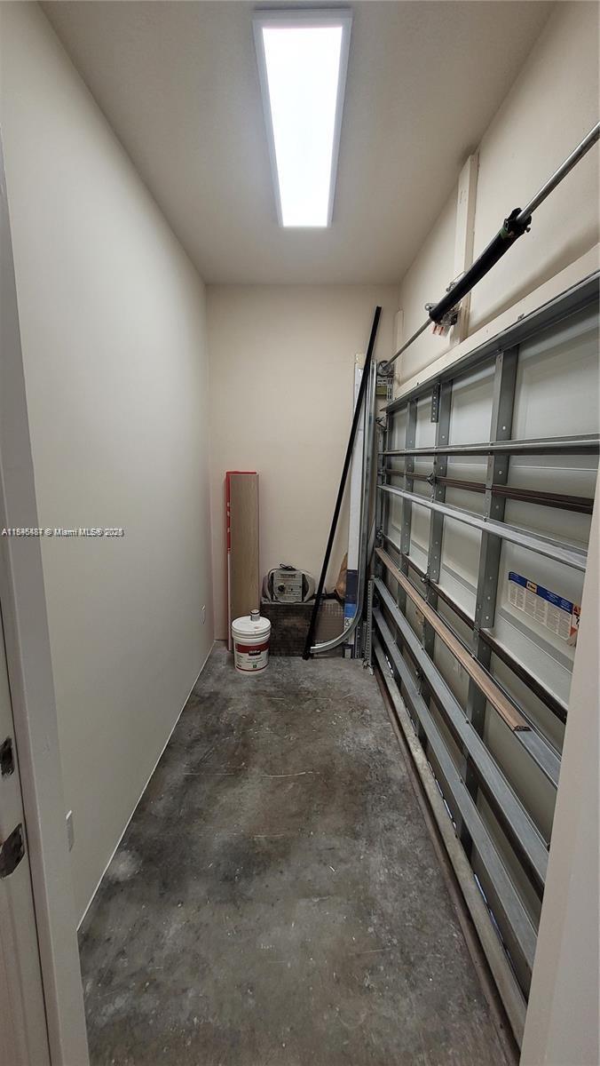 5150 HILLSBORO - Residential Lease