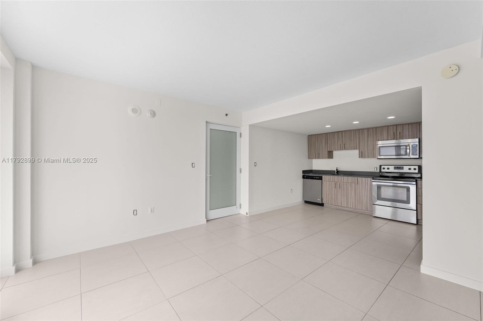 910 West Ave 0819
