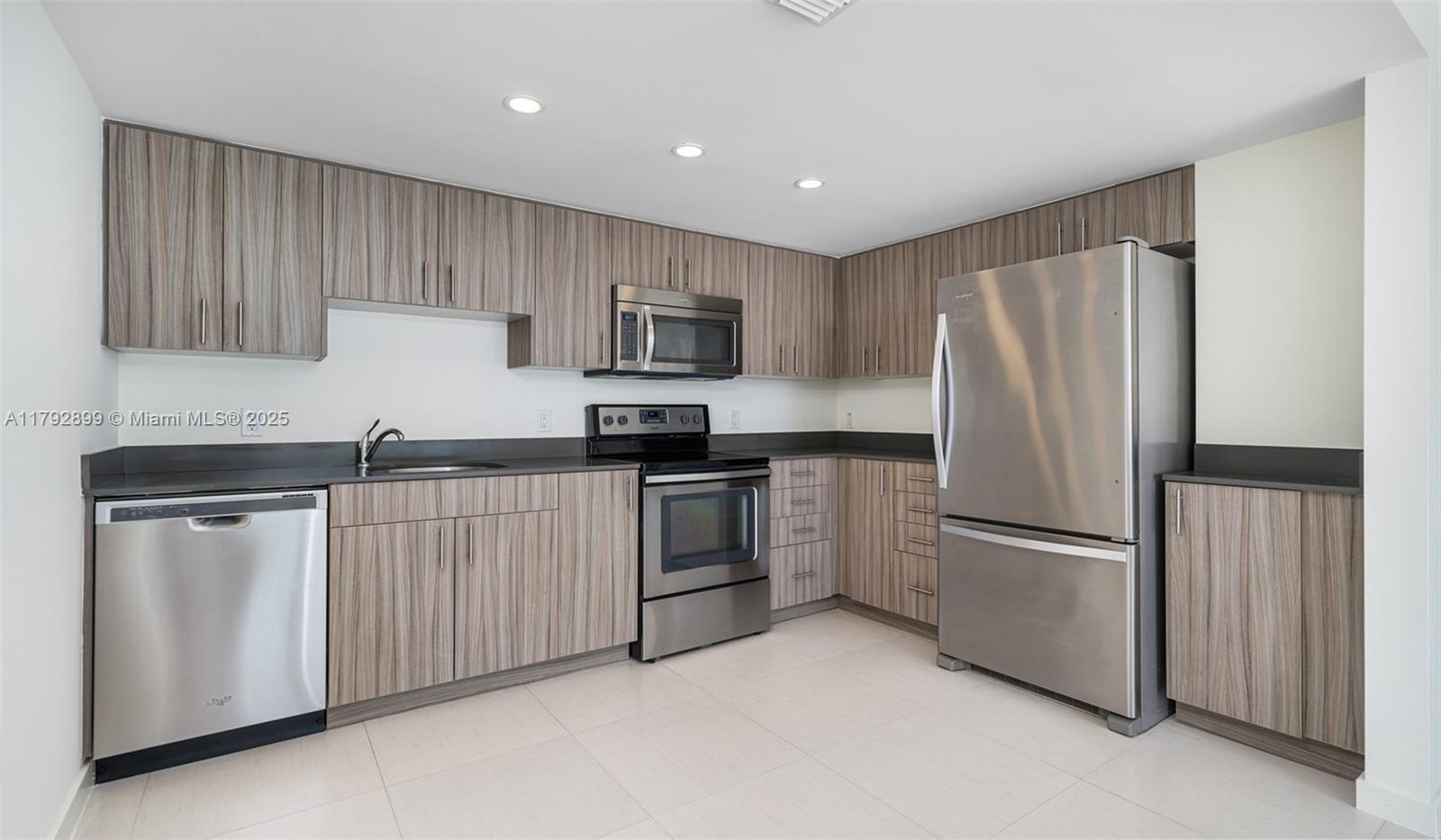 910 West Ave 0819