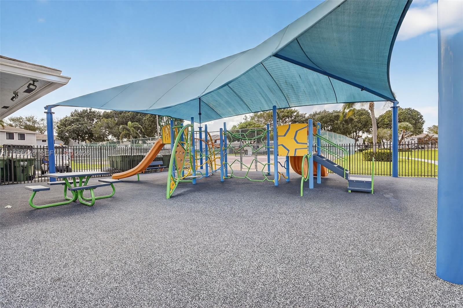 PEMBROKE POINTE SECTION T - Residential