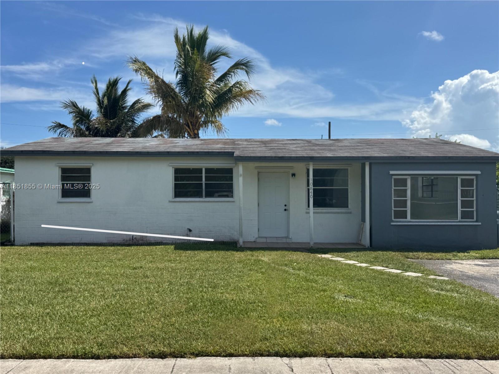 SINGLE FAMILY HOME, 3 BEDROOM, 1 BATH, LARGE FAMILY ROOM, BRAND NEW KITCHEN CABINETS, NEW TILE FLOOR, FENCED IN BACK YARD, NICELY MAINTAINED, HUGE LOT, BEST PRICE IN THE AREA, ACROSS FROM THE PARK. CLOSE TO OLD CUTLER RD, BLACK POINT MARINA, NEW PUBLIX SUPERMARKET, FLORIDA TURNPIKE, SCHOOLS AND SHOPPING CENTERS.