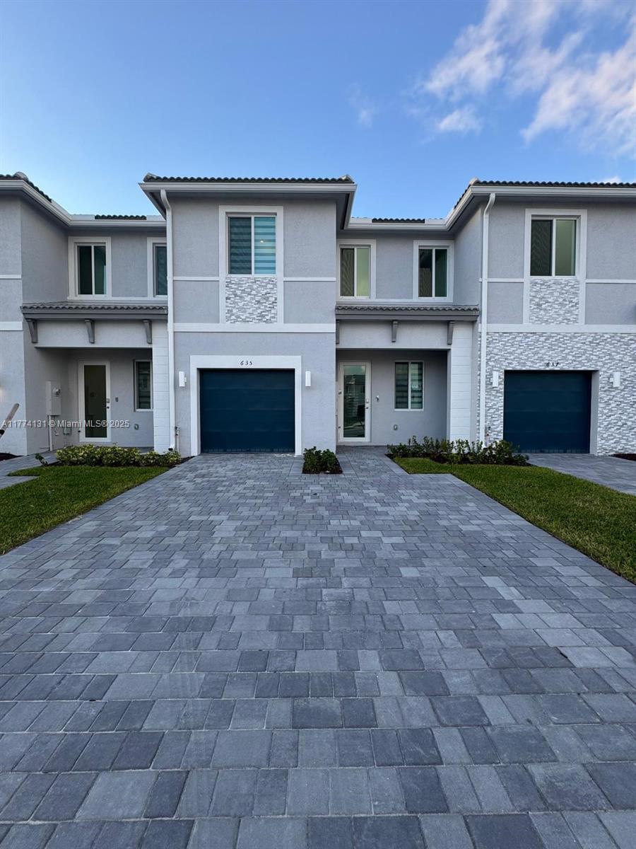 635 Se 13th St Cir  , Homestead, Miami-Dade County, Florida - 3 Bedrooms  
4 Bathrooms - 