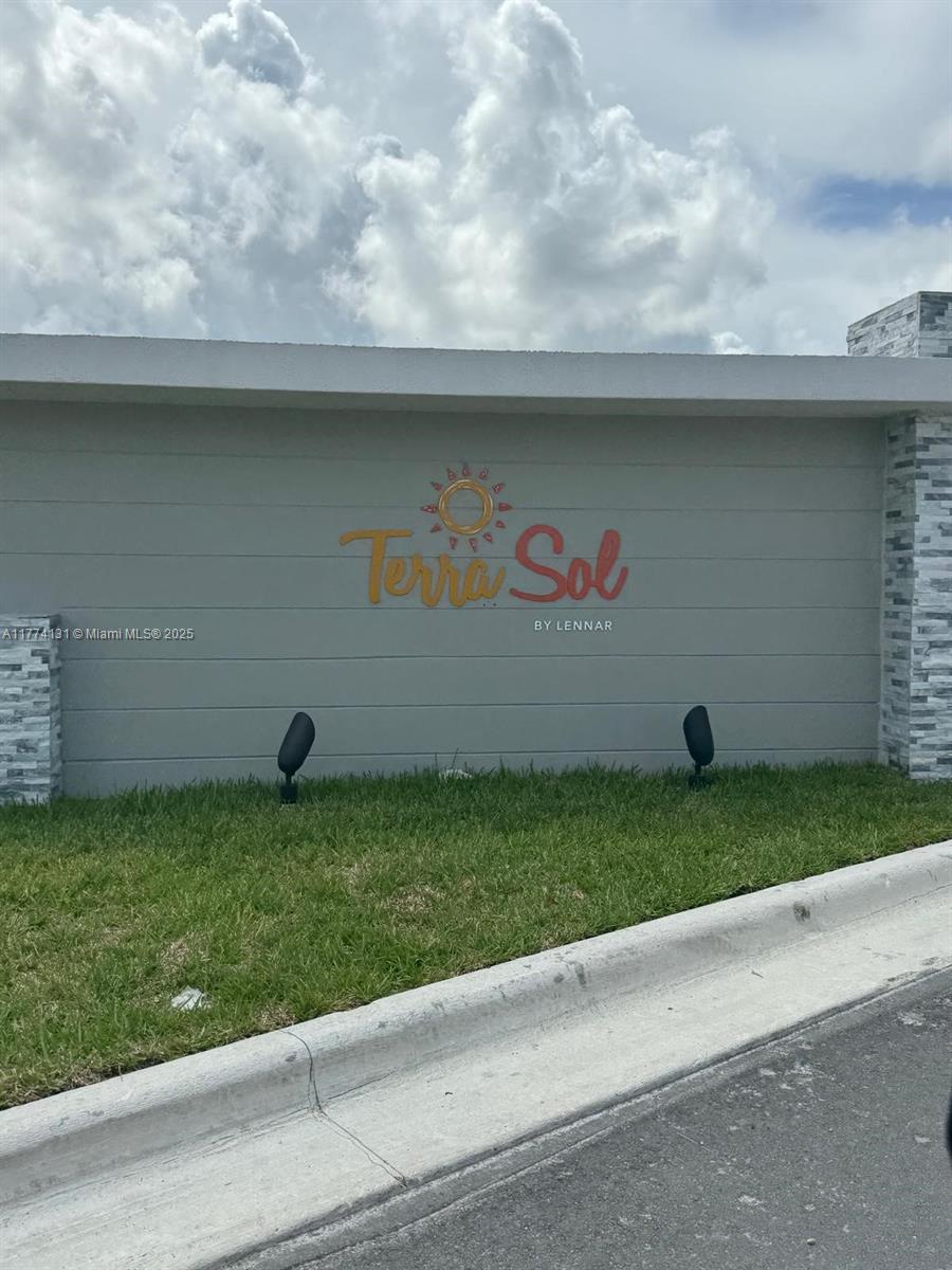 Rental Property at 635 Se 13th St Cir  , Homestead, Miami-Dade County, Florida - Bedrooms: 3 
Bathrooms: 3  - $3,000 MO.