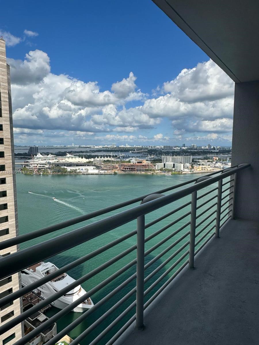 Rental Property at 335 S Biscayne Bl Blvd 3204, Miami, Broward County, Florida - Bedrooms: 1 
Bathrooms: 1  - $2,800 MO.