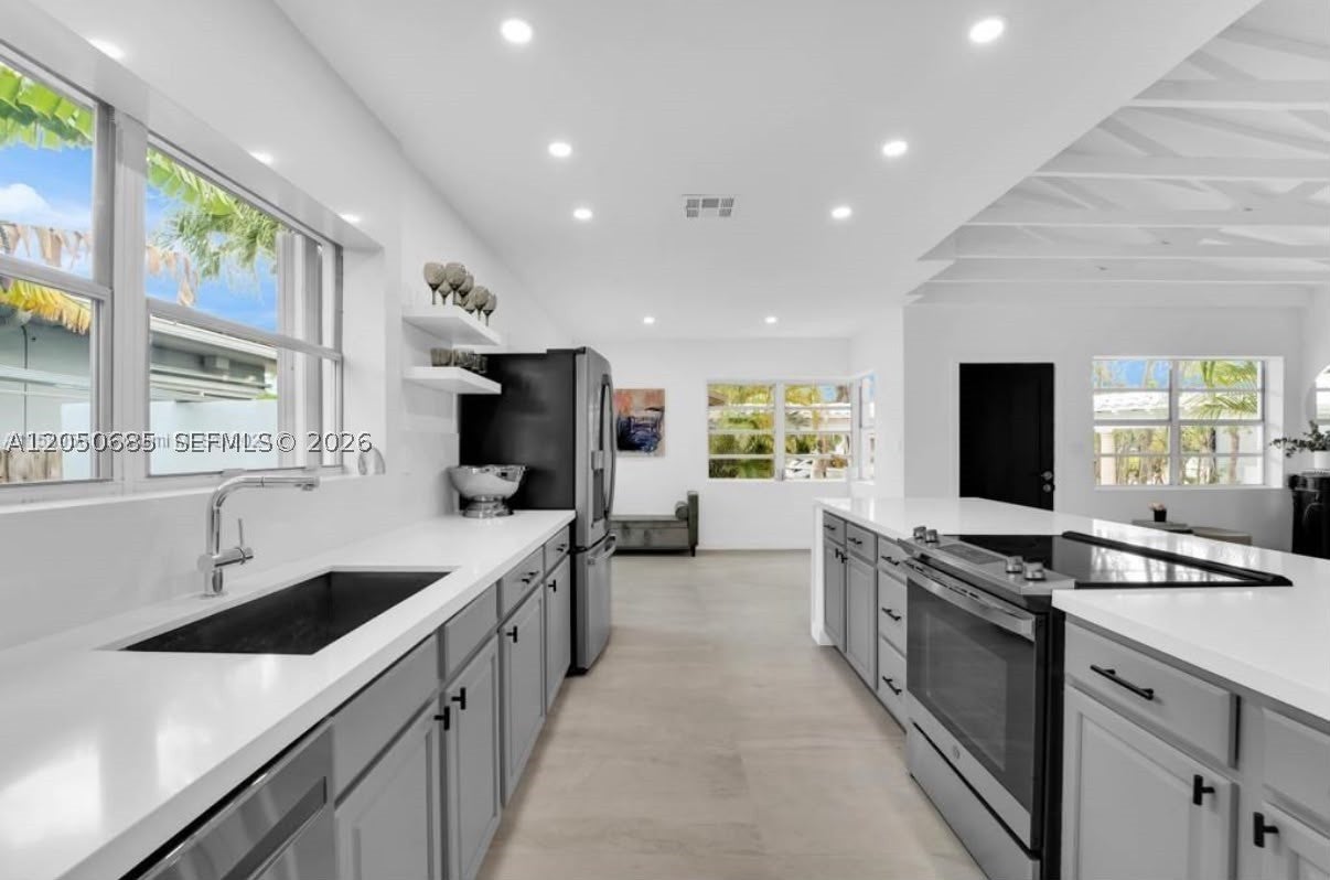 9264 Byron Ave