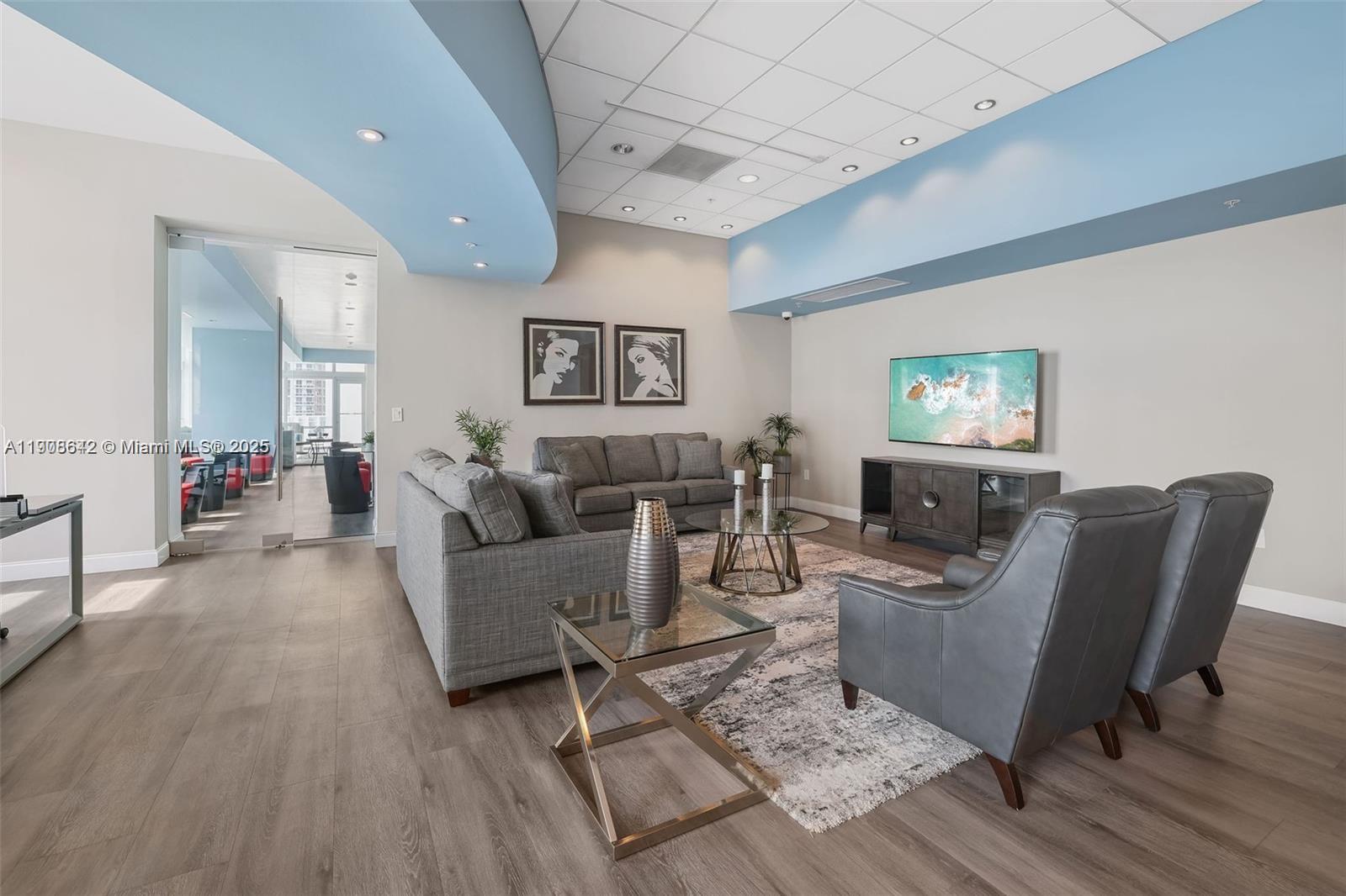 MET 1 CONDO - Residential Lease