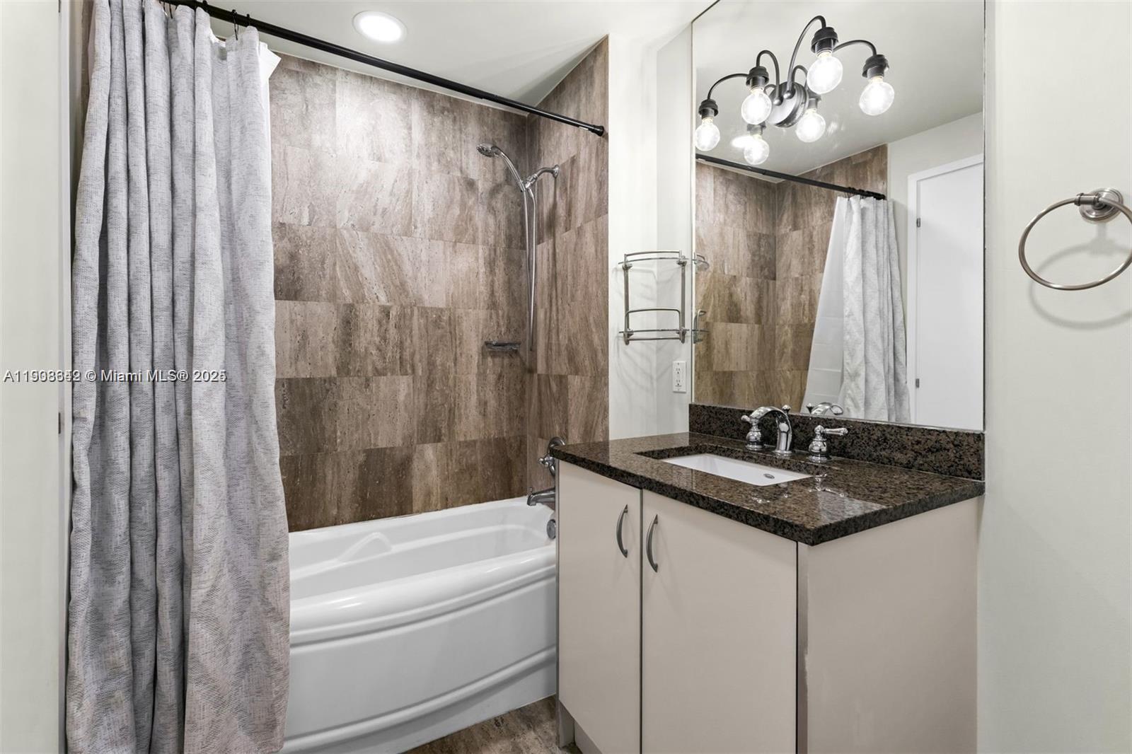 MET 1 CONDO - Residential Lease