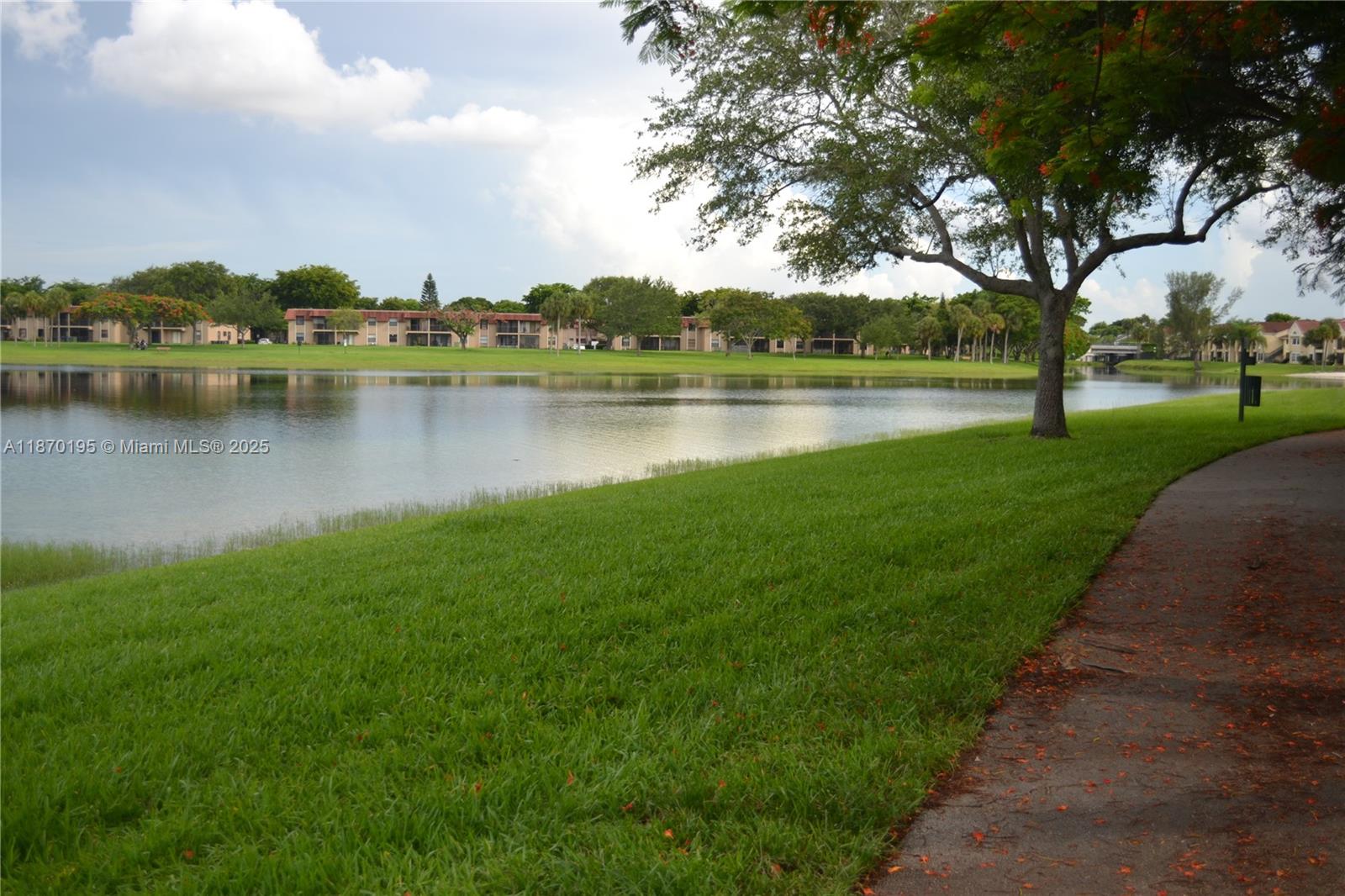 LAKEVIEW AT THE HAMMOCKS - Residential