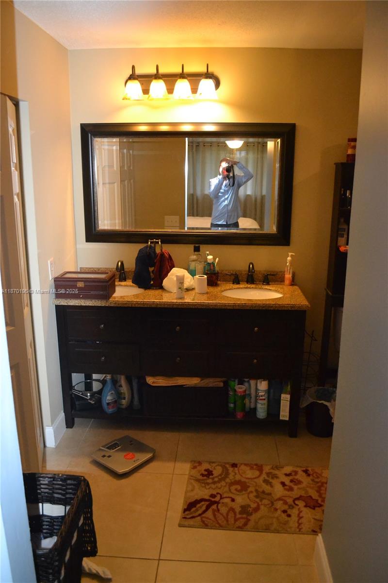 LAKEVIEW AT THE HAMMOCKS - Residential