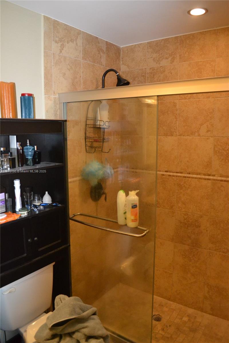 LAKEVIEW AT THE HAMMOCKS - Residential