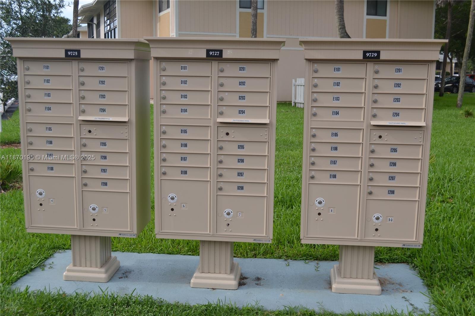 LAKEVIEW AT THE HAMMOCKS - Residential