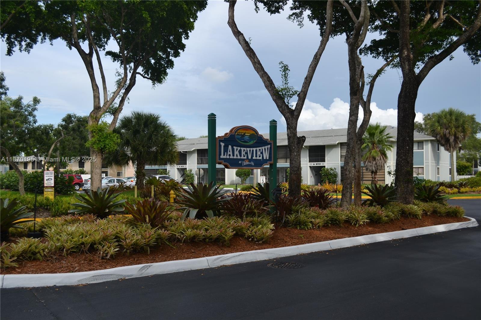 For Sale - 2/2 Condo, fully renovated - 870 Sqft, with upgraded kitchen cabinets, waterfall kitchen island, and quartz countertops. Hurricane accordion shutters, recessed lighting, upgraded bathrooms, and more. Screened-in balcony with laundry room, ample parking available, move-in ready.
HOA Includes: 2 Swimming pools, security, boat storage, community club house, gym, and free fireworks show.
HOA: No Special Assessments. 40-year certification has been completed and approved.