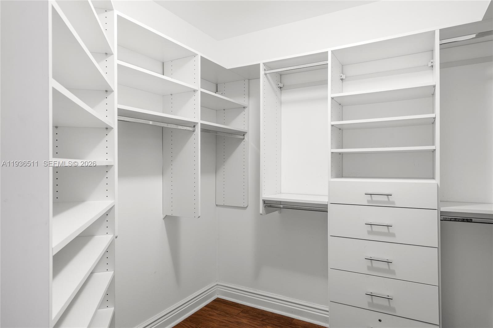 NORTH TOWER AT THE POINT - Residential