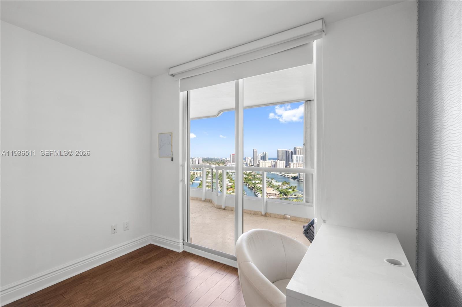 NORTH TOWER AT THE POINT - Residential