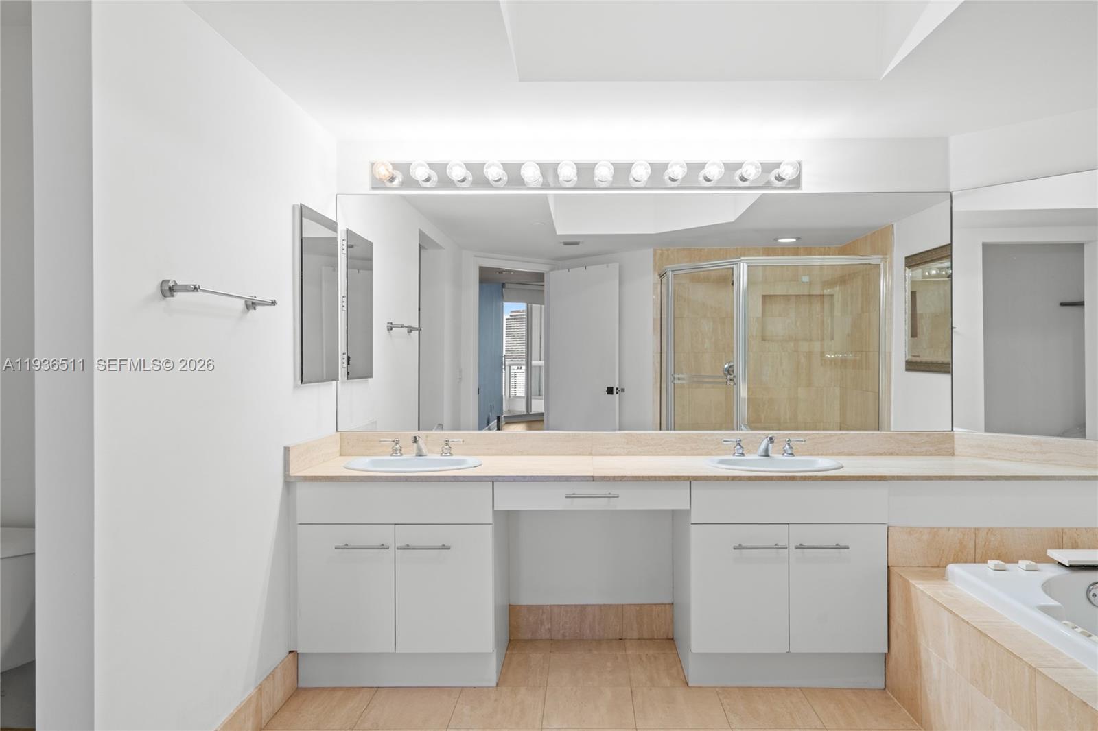 NORTH TOWER AT THE POINT - Residential