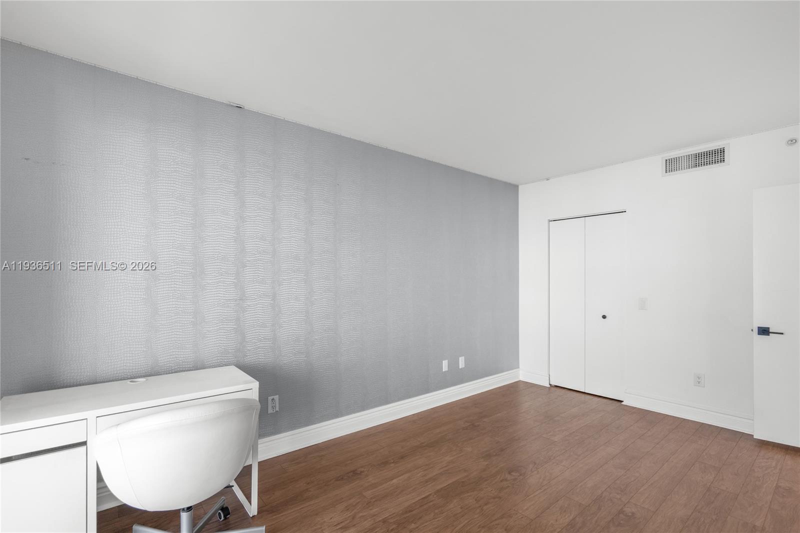 NORTH TOWER AT THE POINT - Residential