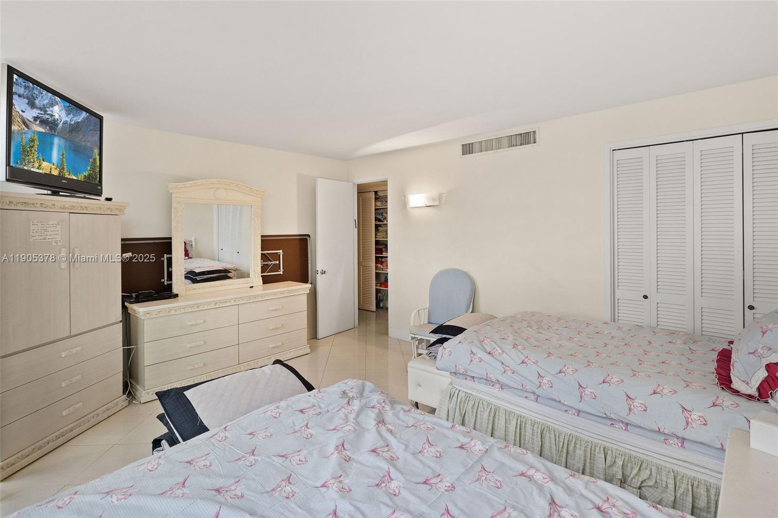 CRYSTAL HOUSE CONDO - Residential Lease