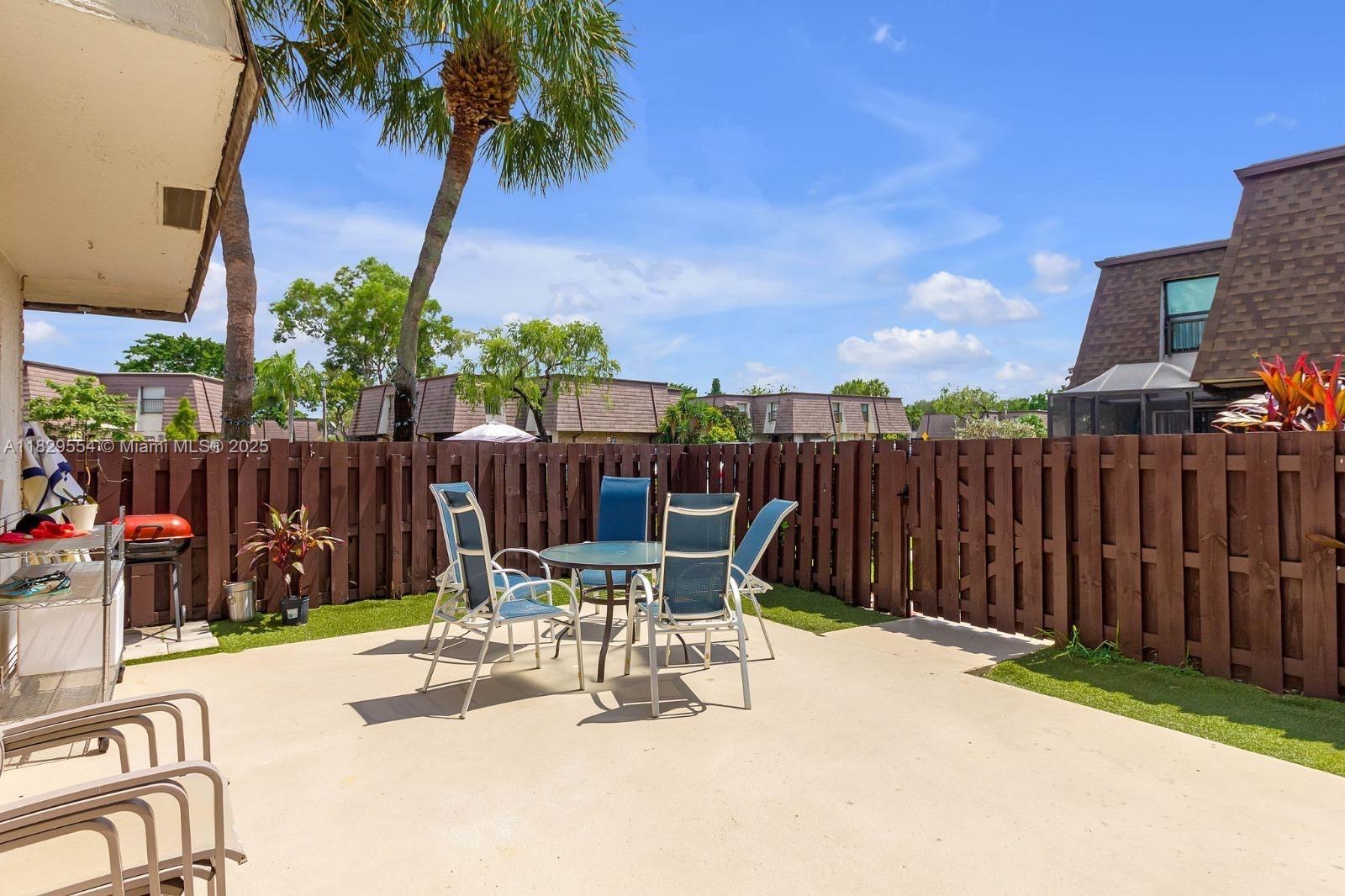 2552 NW 99th Ave, Coral Springs, FL, 33065/$325,000 1 2552 NW 99th Ave