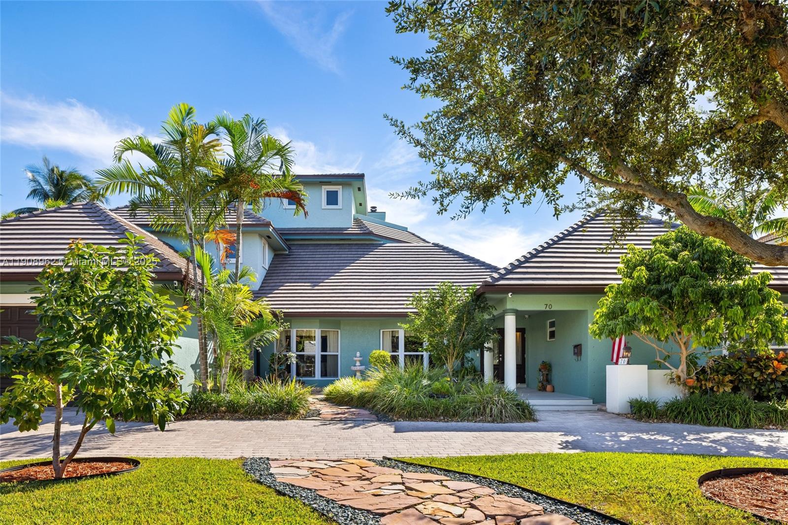 BAY COLONY SECTION OF THE - Residential Lease