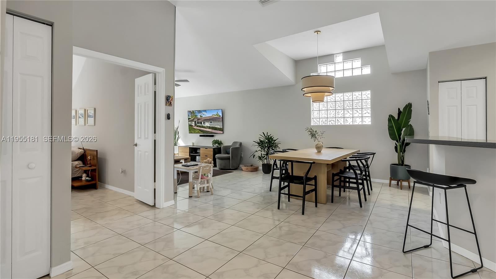 PEMBROKE ISLES II - Residential