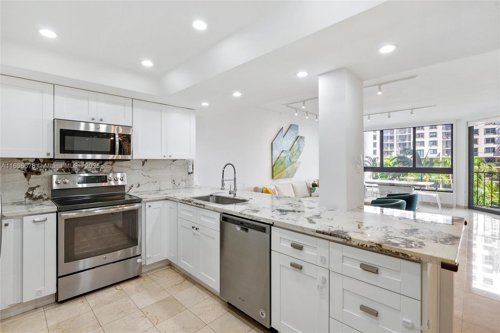 Property for Sale at 520 Brickell Key Dr A604, Miami, Broward County, Florida - Bedrooms: 3 
Bathrooms: 3  - $1,095,000