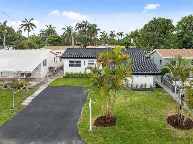 Property for Sale at 305 Sw 7 Th Ct, Hallandale Beach, Broward County, Florida - Bedrooms: 4 
Bathrooms: 4  - $599,000