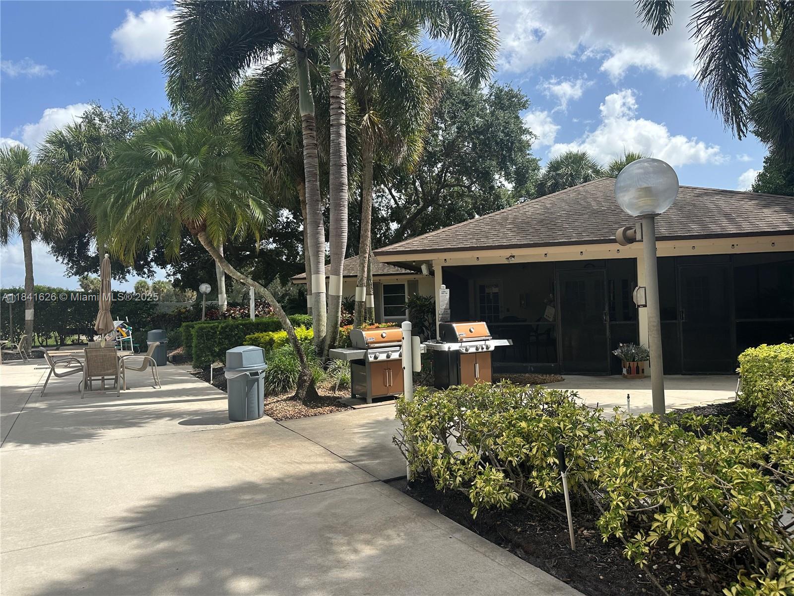 PALM-AIRE C C APTS 113 CO - Residential Lease