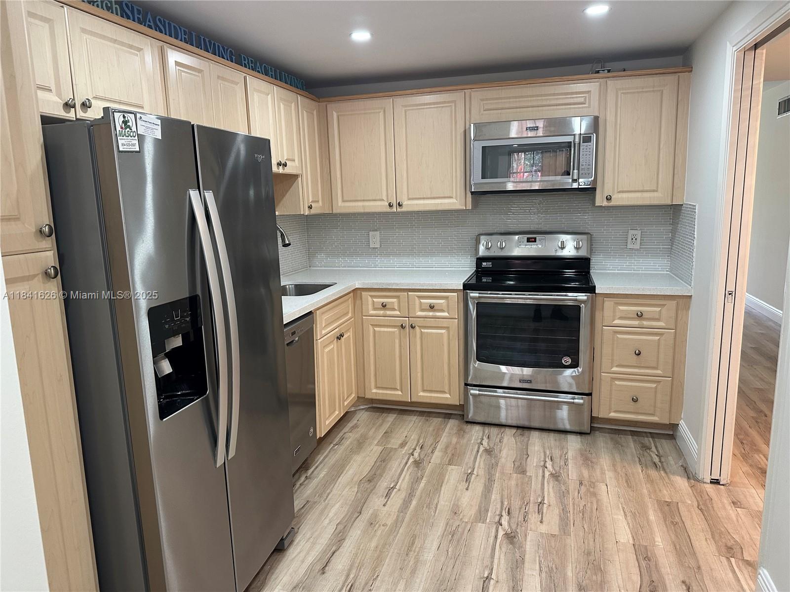 PALM-AIRE C C APTS 113 CO - Residential Lease