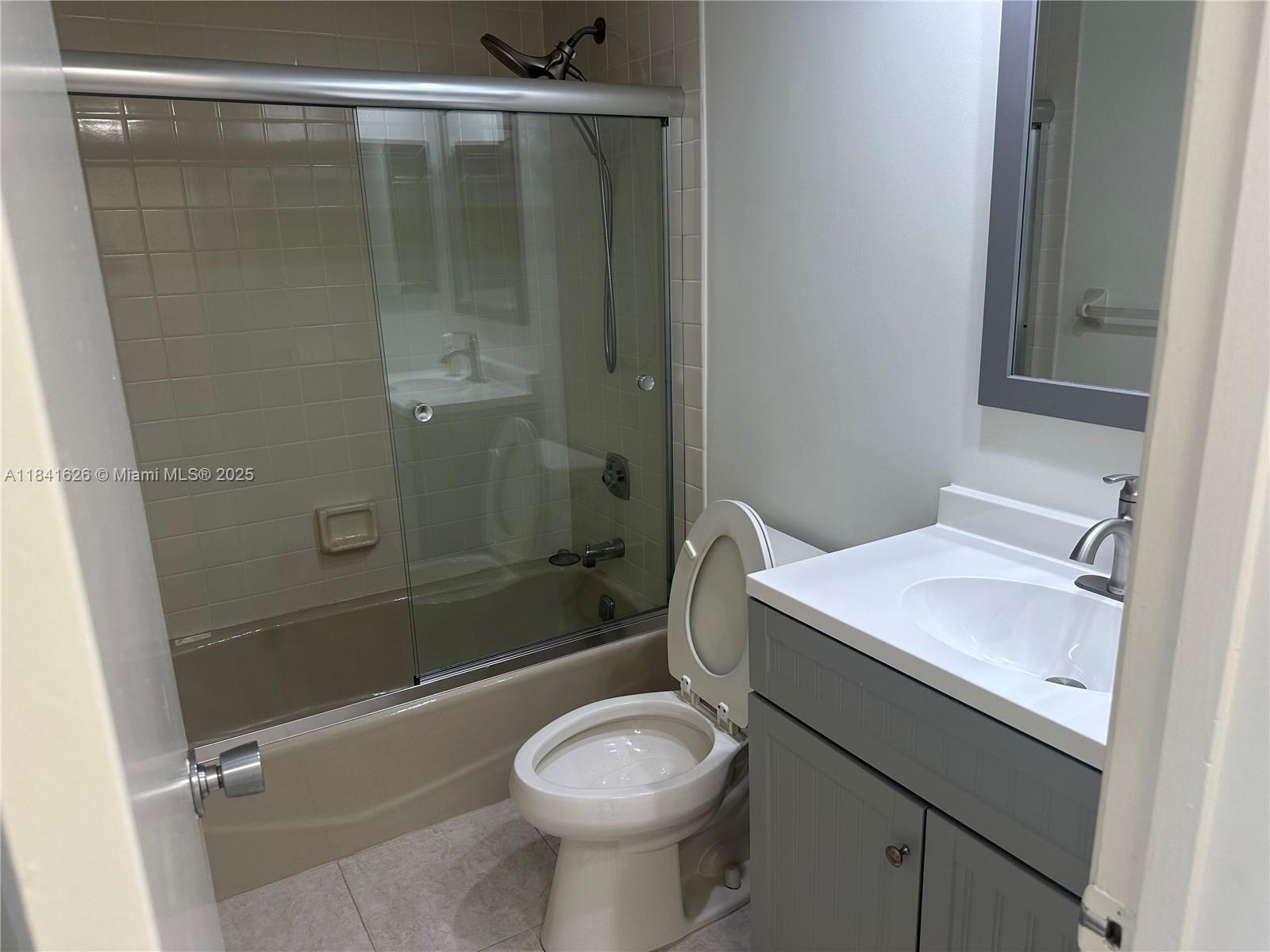 PALM-AIRE C C APTS 113 CO - Residential Lease