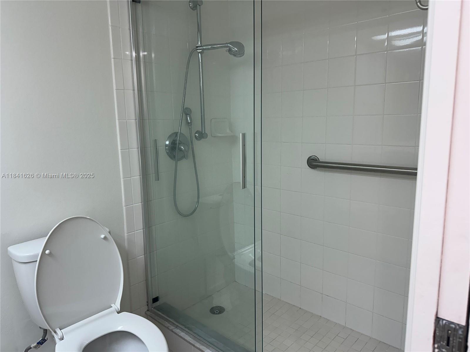 PALM-AIRE C C APTS 113 CO - Residential Lease