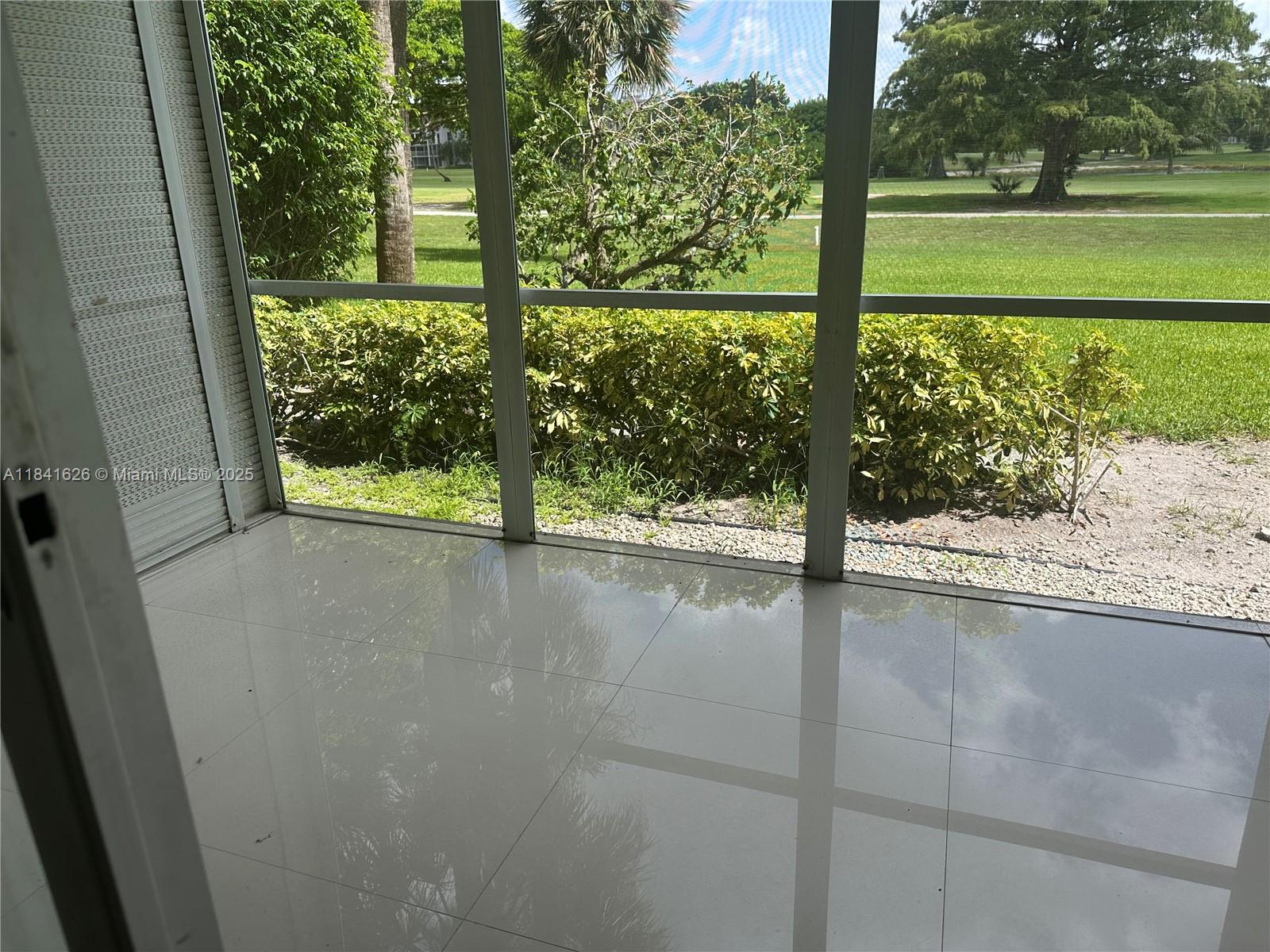 PALM-AIRE C C APTS 113 CO - Residential Lease