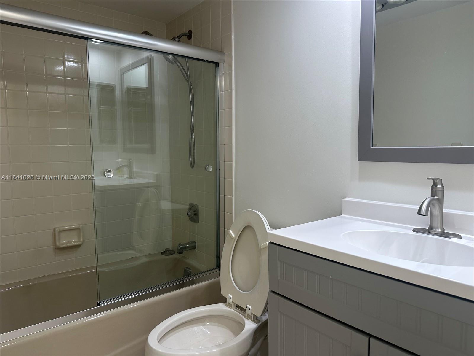 PALM-AIRE C C APTS 113 CO - Residential Lease