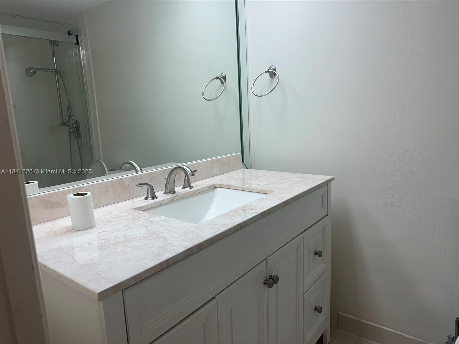 PALM-AIRE C C APTS 113 CO - Residential Lease