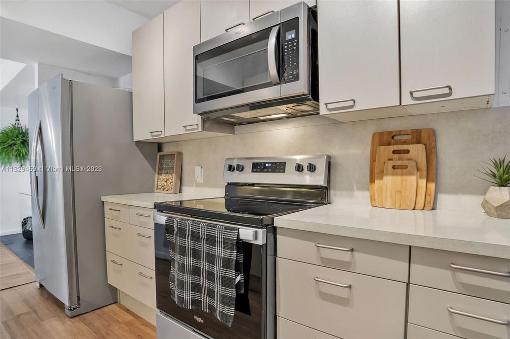 Photo of 4200 Hillcrest Dr #906, Hollywood, FL 33021 (MLS # A11329459)