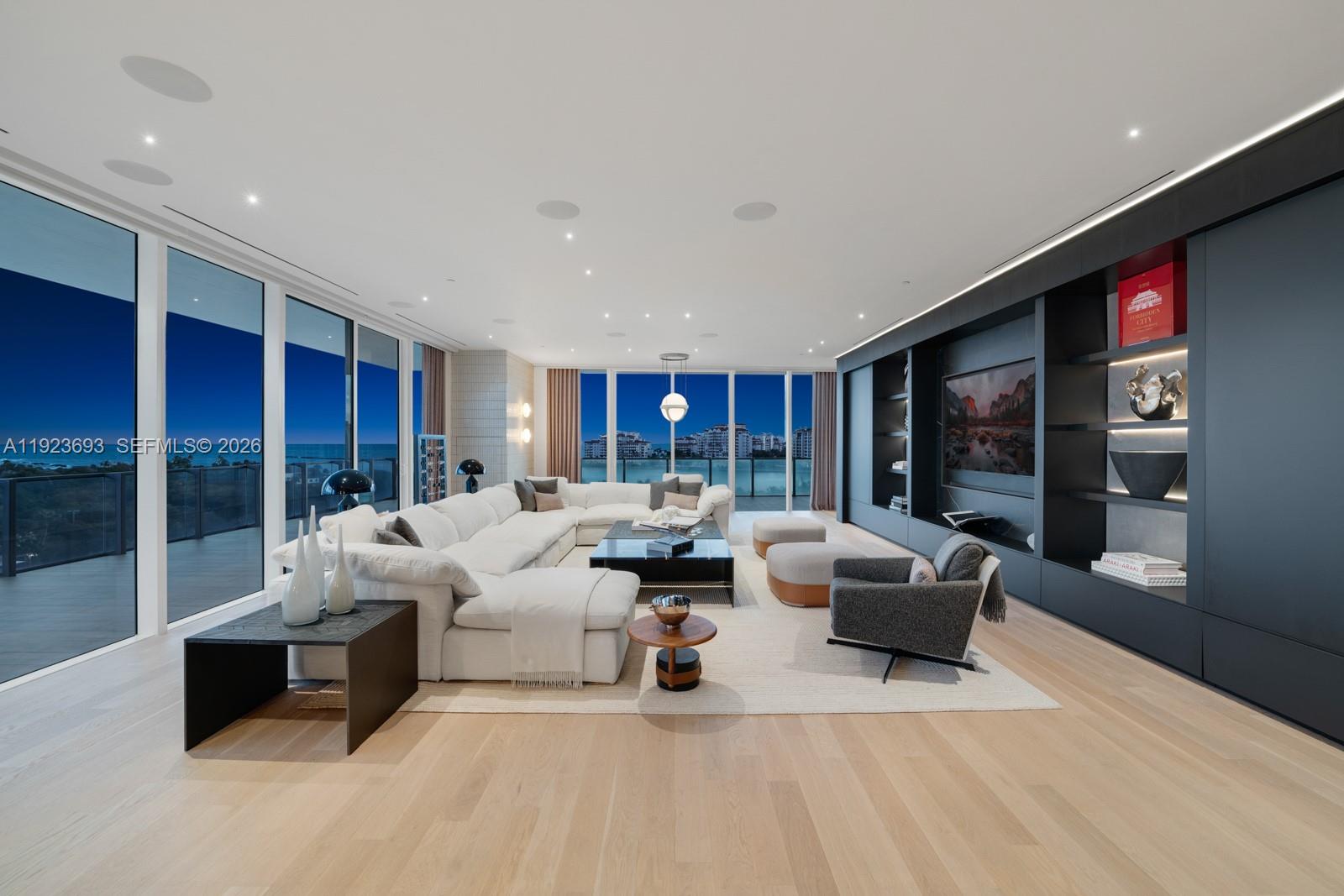 APOGEE CONDO - Residential