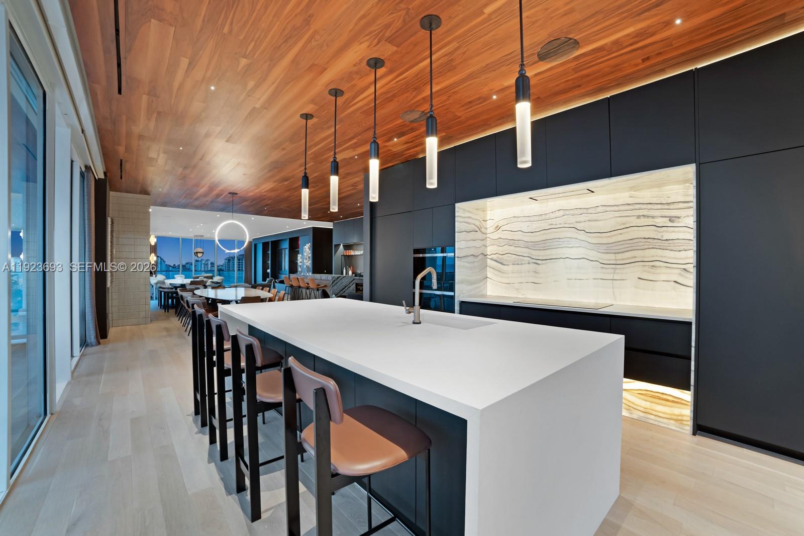 APOGEE CONDO - Residential