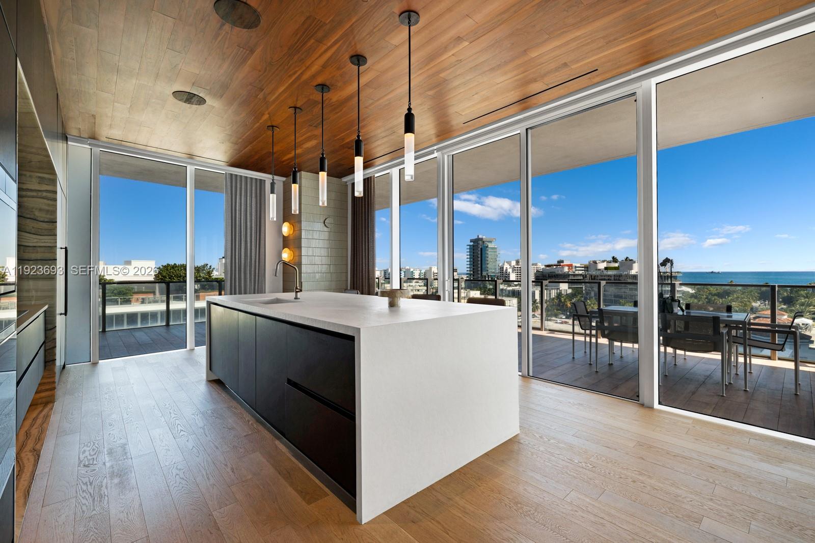 APOGEE CONDO - Residential