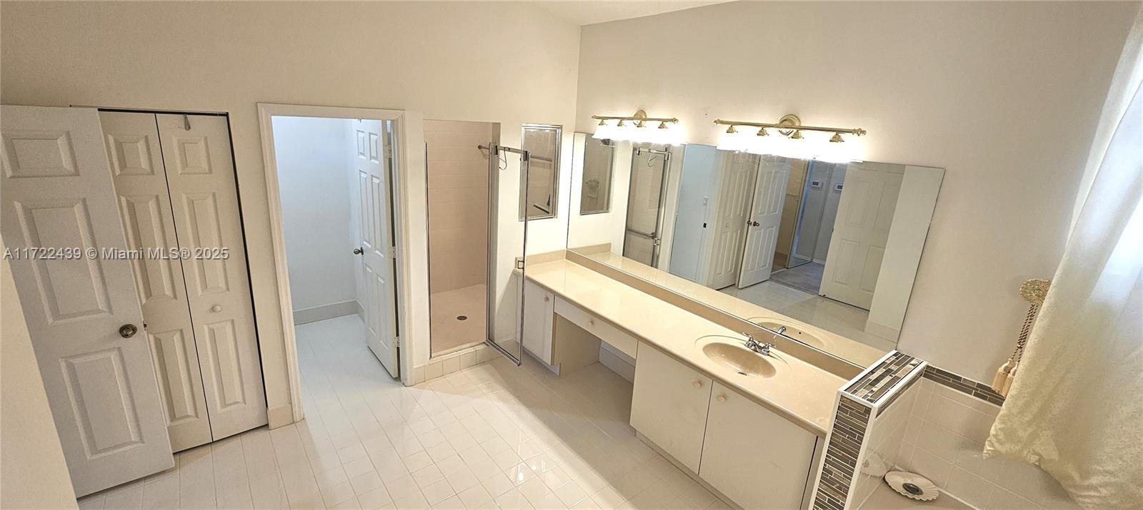 CORSICA PLACE - Residential