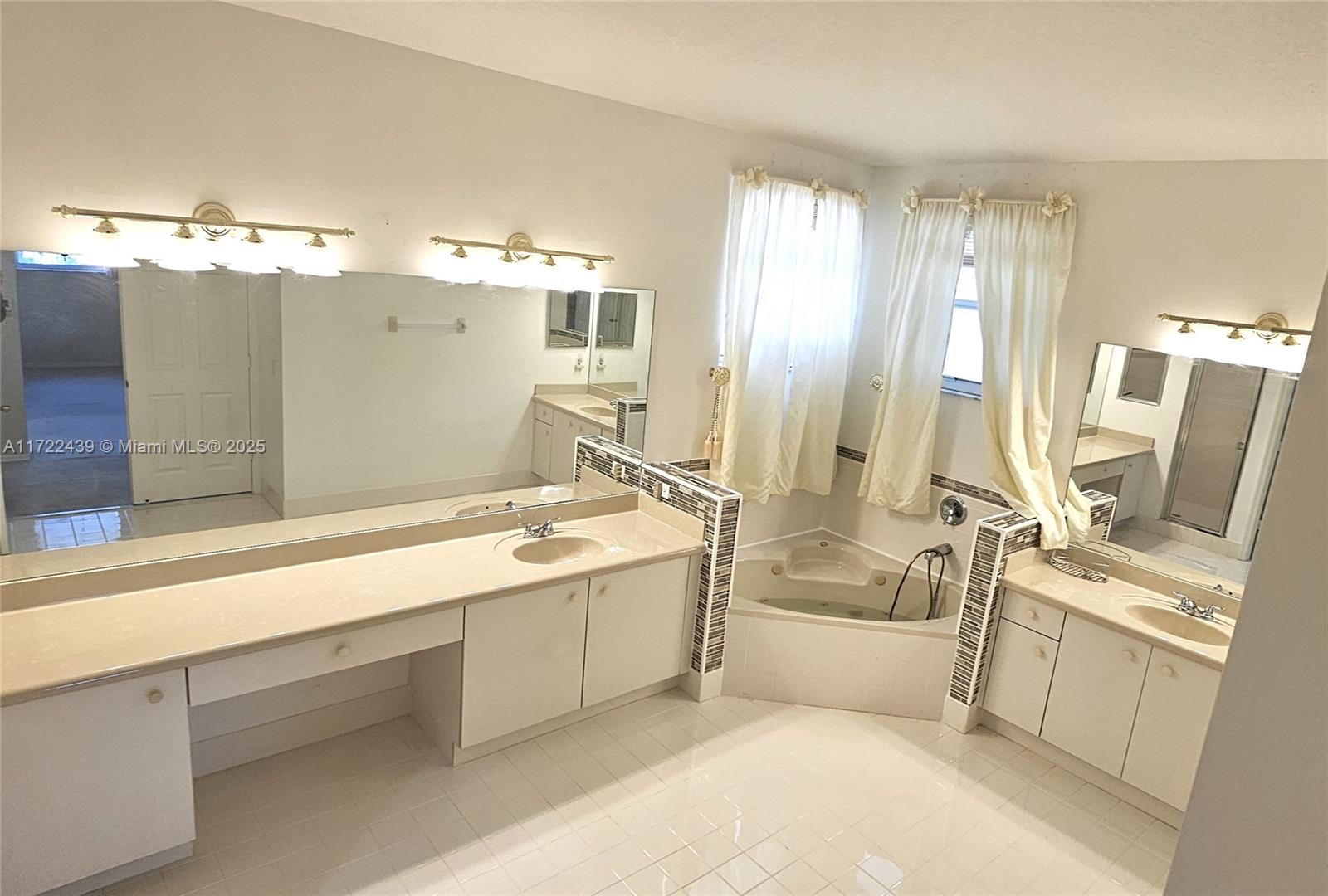 CORSICA PLACE - Residential