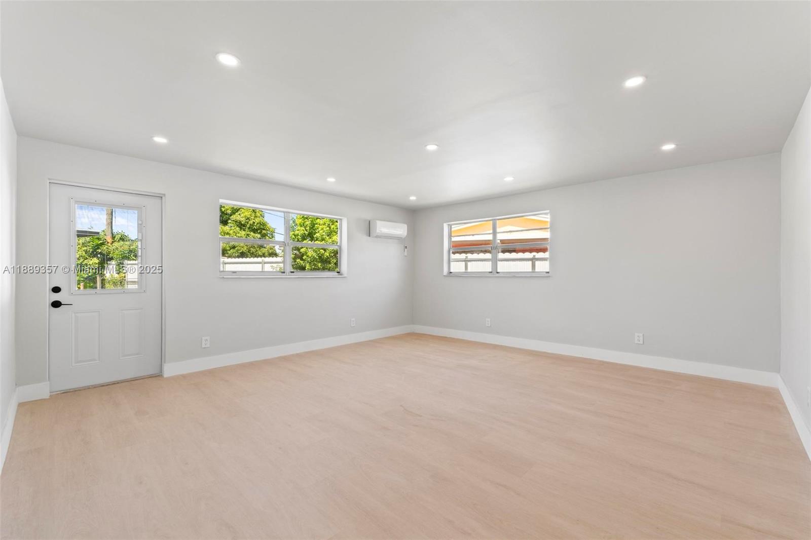 CAROL CITY GARDENS - Residential