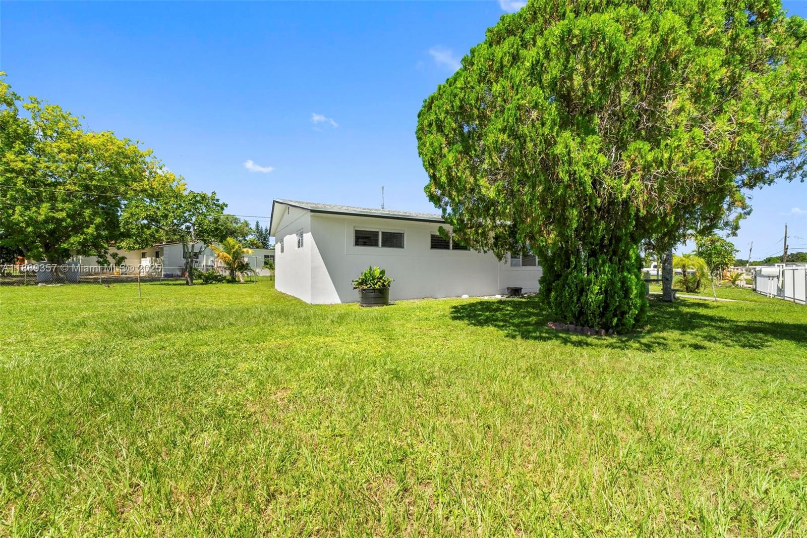 CAROL CITY GARDENS - Residential