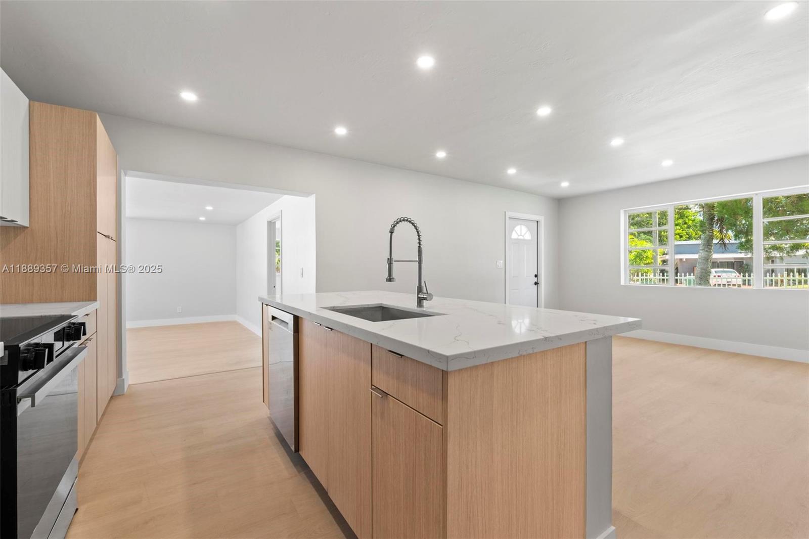 CAROL CITY GARDENS - Residential
